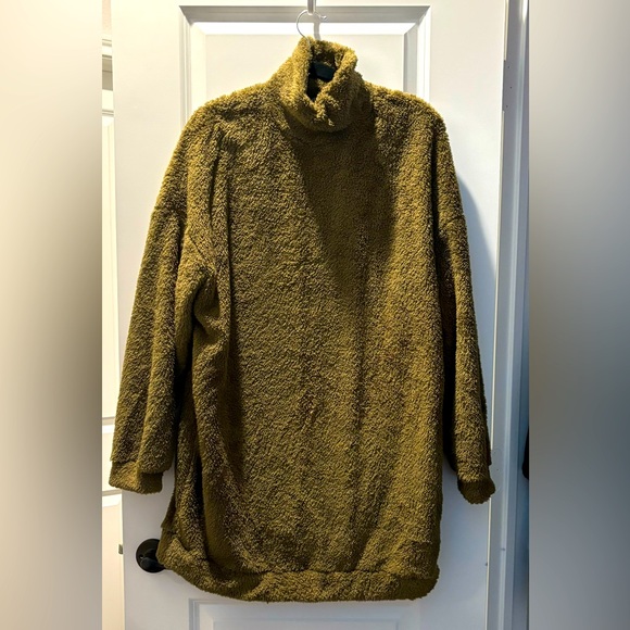 Dresses & Skirts - NWOT turtle neck sweater dress, SO SOFT